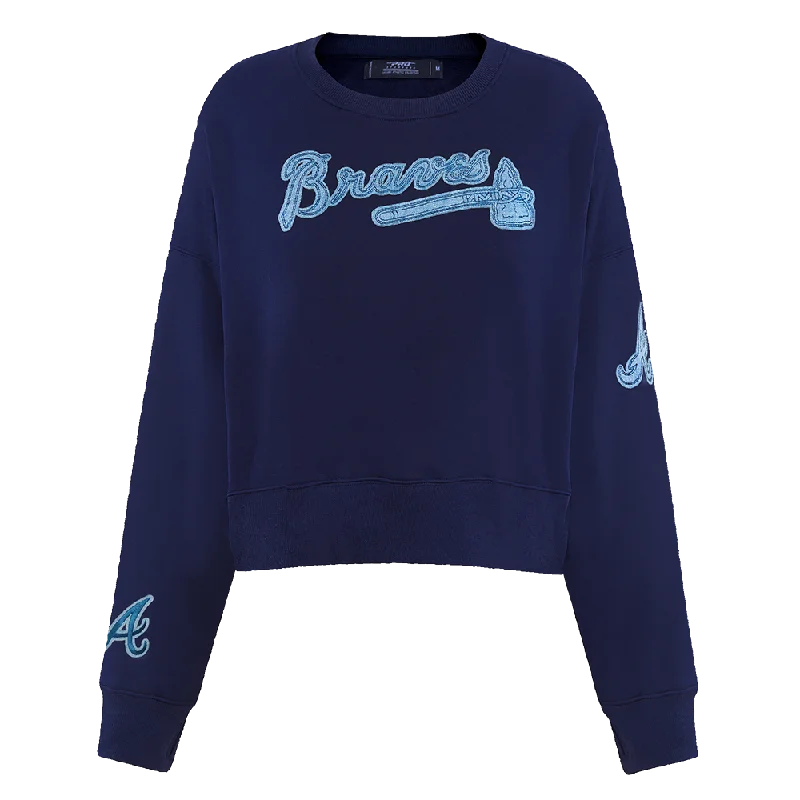 SUDADERA DE CUELLO REDONDO MLB ATLANTA BRAVES VARSITY BLUES PARA MUJER